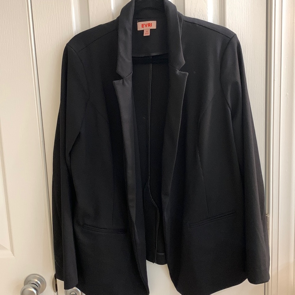 EVRI 1X black knit blazer